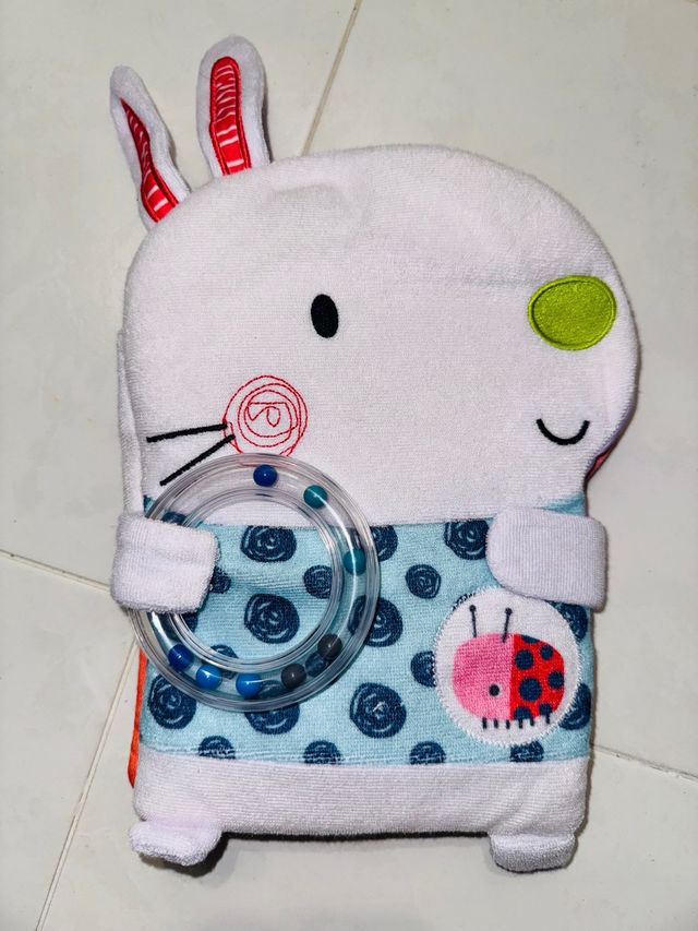 Libro con textura y sonajero para bebés