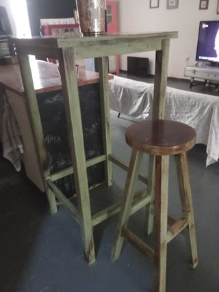 Mesa alta + 2 taburetes madera vintage