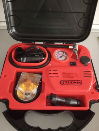 Maletín kit para llevar en el coche
Sin uso 