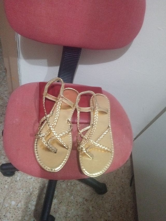 Atencion si compras 2 prendas te regalo otra