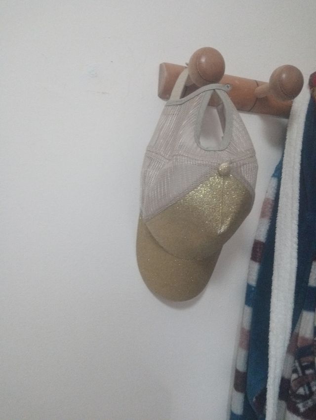 Gorra dorada con red - beige y dorada