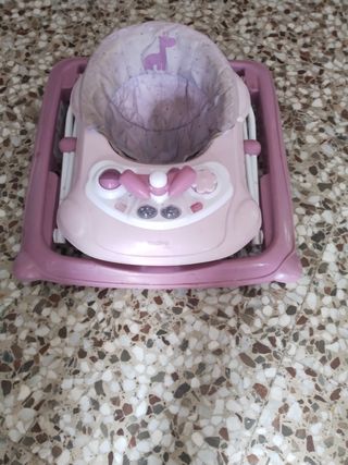 Andador bebé niña asalvo