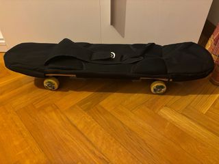Monopatín y funda