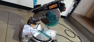Sierra ingletadora Makita