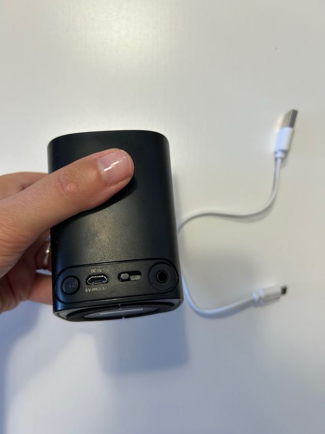 Altavoz portátil Philips negro BT-100