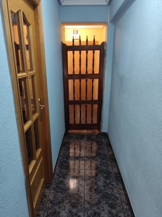 Puerta rústica pueblo entrada recibidor