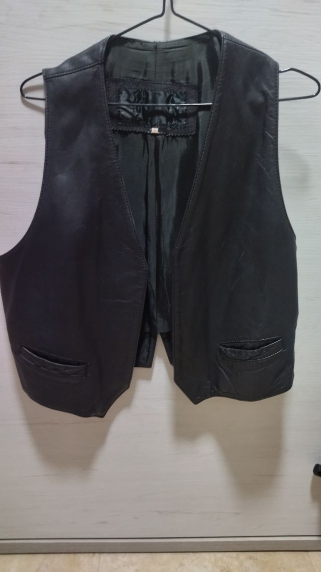 Chaleco cuero negro