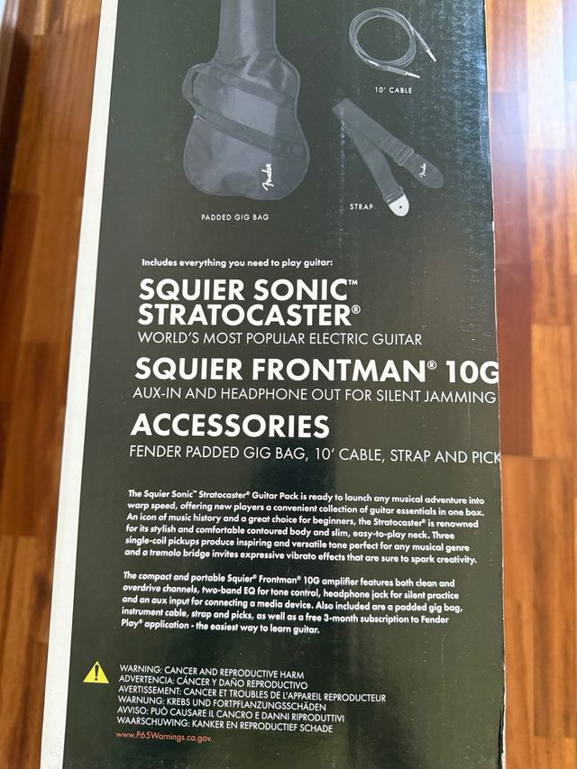 Pack Guitarra Fender Squier Strat roja + Ampli.