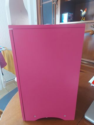 Armario de muñeca de madera