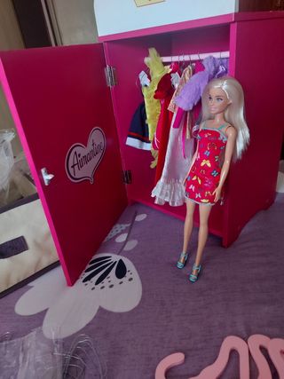 Armario de muñeca de madera