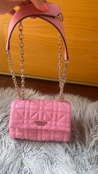 Bolso Guess rosa acolchado