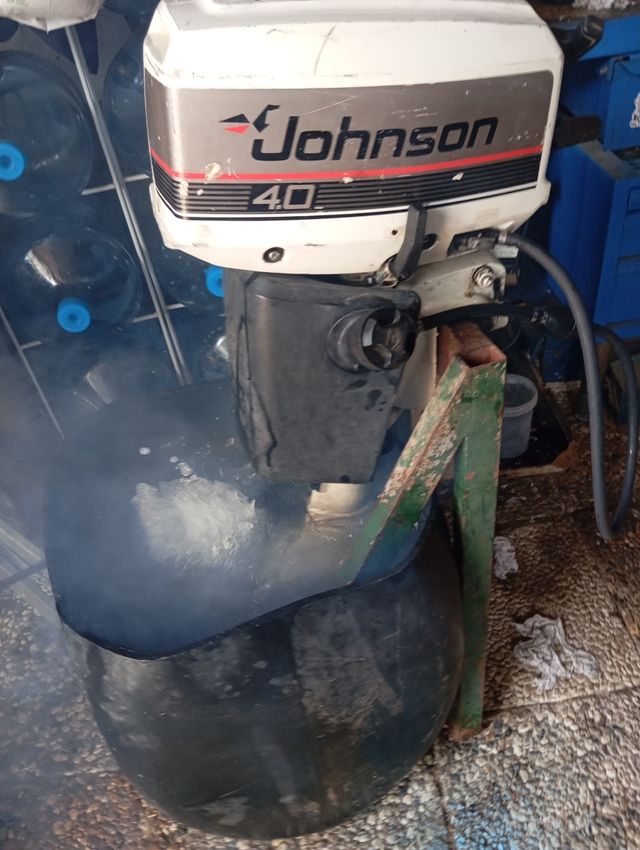 Motor fueraborda Johnson 4cv 2T