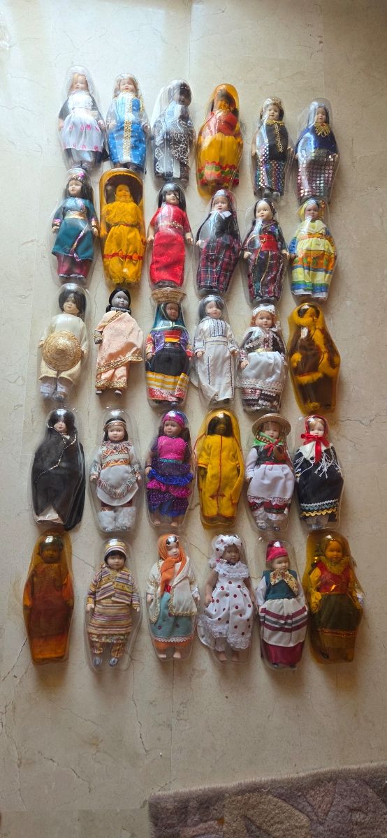 30 Muñecas Trajes Países