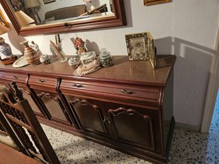comedor clásico de madera.
NEGOCIABLE. 