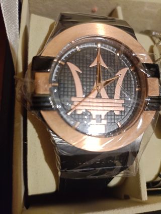 2 RELOJES Maserati - Guess  Dorado , plateado