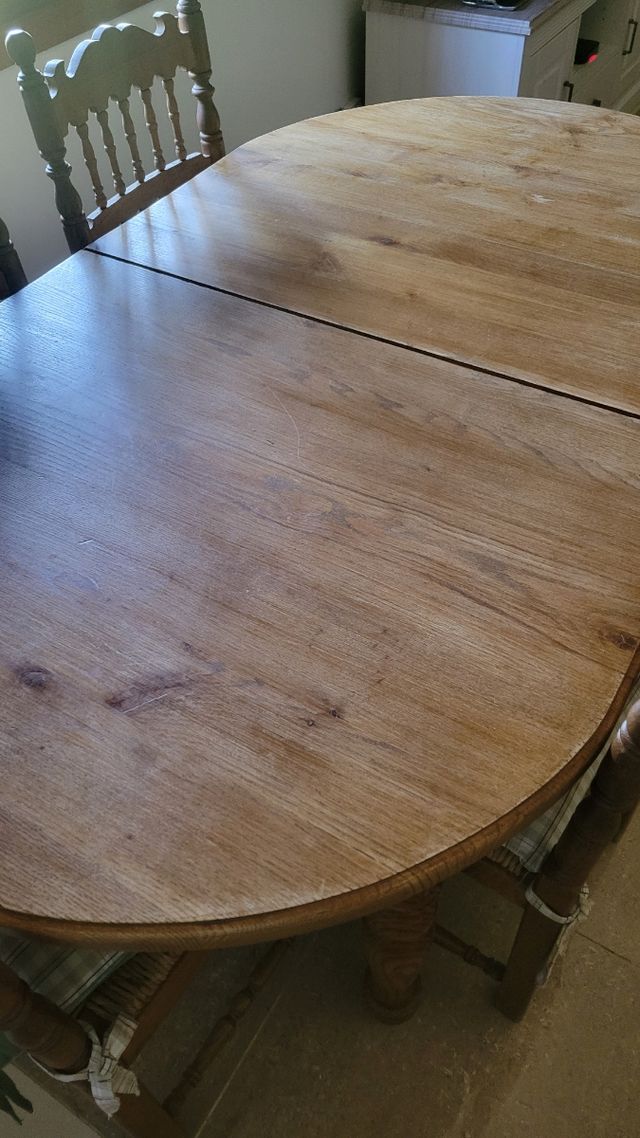 Mesa comedor roble y 5 sillas. 170-230 cm