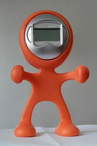 Reloj despertador muñeco