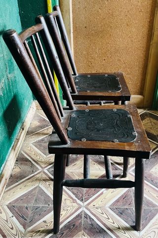 2 Sillas antiguas de madera