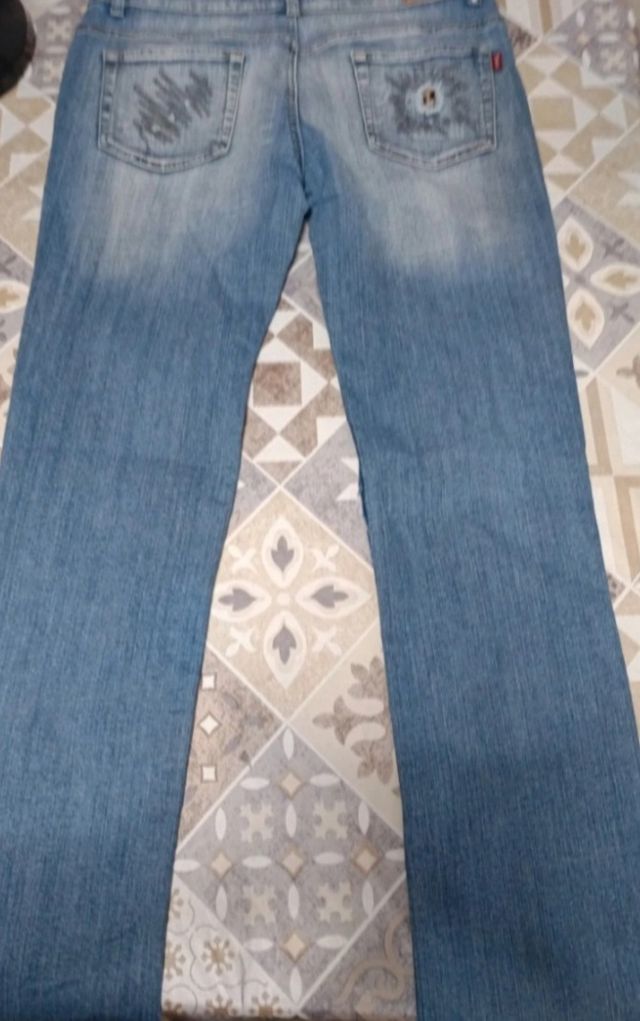 Vaqueros rotos mujer