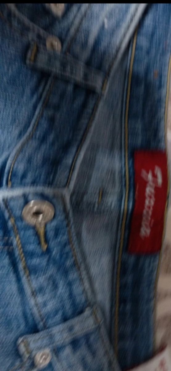 Vaqueros rotos mujer