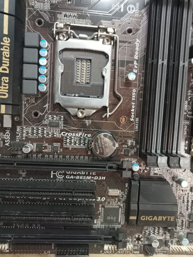 Placa base GIGABYTE GA-B85M-D3H