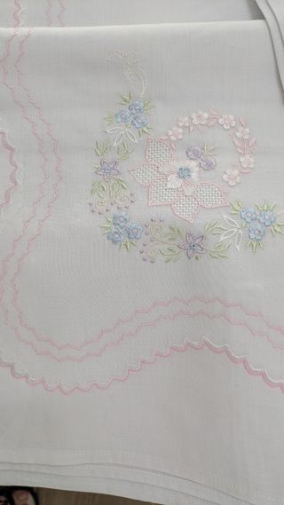 Dos juegos sabana bordadas 90 y sábana de regalo