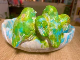 Oggetto in cemento dipinto