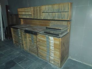 Chivalete archivador de madera mueble de imprenta