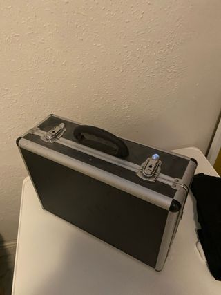 Behringer DJX700: Taula mescles DJ amb maletí
