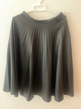 Falda plisada negra