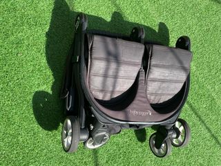 Cochecito doble Baby Jogger Tour + 2 capazos 
