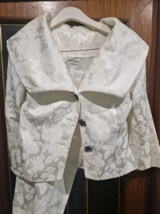 Trajes para mujer L/40 por 5 euros