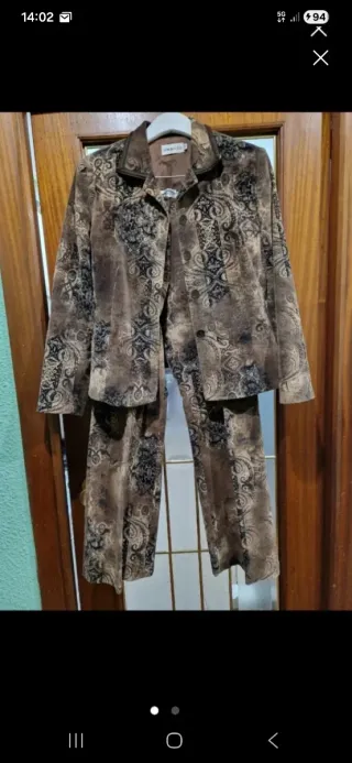 Trajes para mujer L/40 por 5 euros