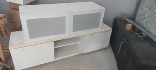 Vitrina blanca de pared
