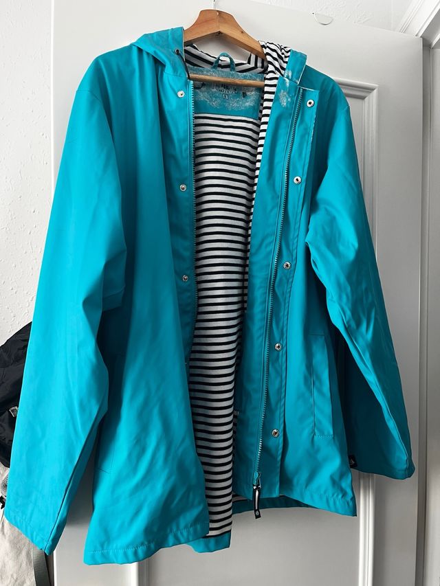 Chubasquero turquesa Hublot