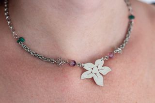 Collar Dije Flor y Cadena Bizantina Hecho a Mano