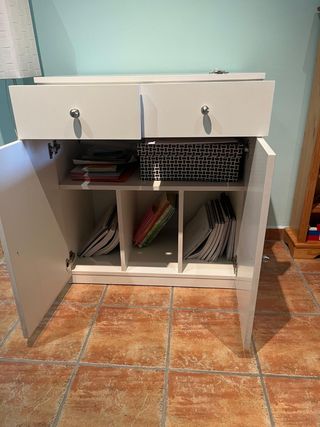 Mueble blanco auxiliar de madera