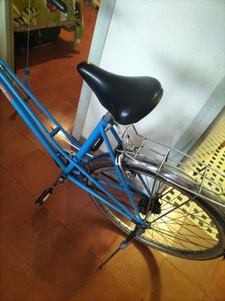 Bicicleta clásica azul