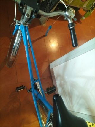 Bicicleta clásica azul