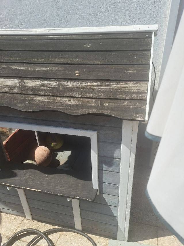 Caseta madera gris-negro 
118x134x132