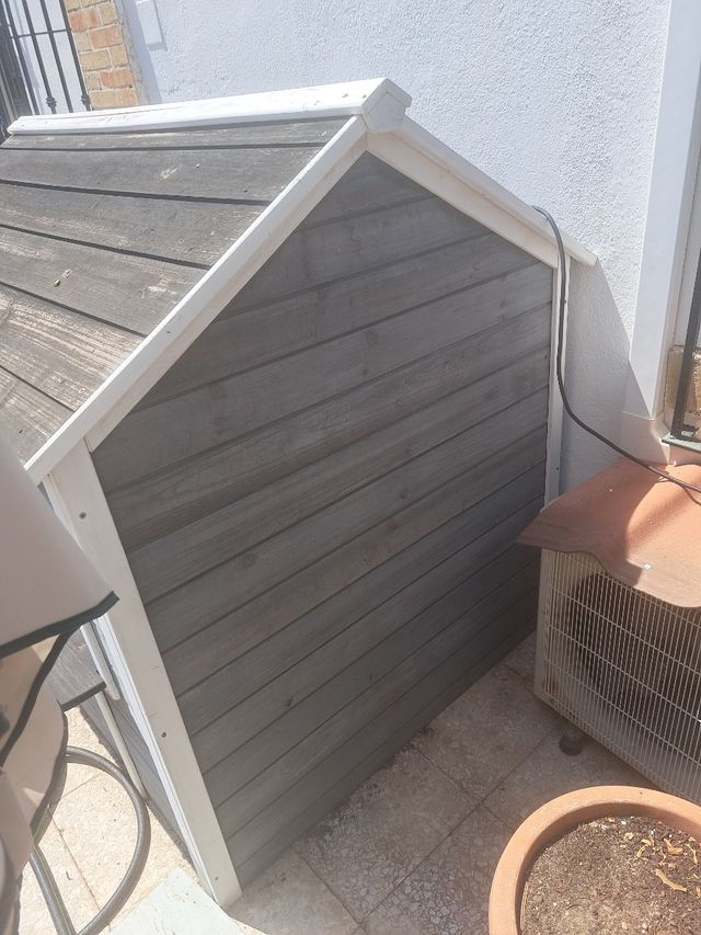 Caseta madera gris-negro 
118x134x132