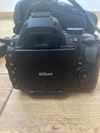 Nikon D5000 + Objetivo + Bolsa