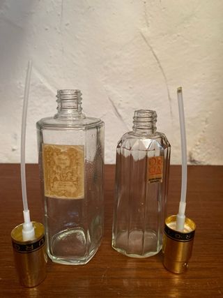 Bottiglie di profumo antiche vuote