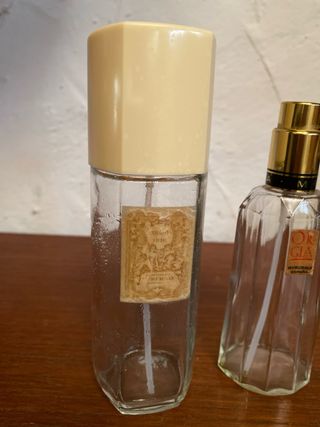 Bottiglie di profumo antiche vuote