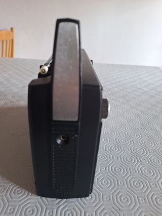 Radio Sony AM/FM Vintage en funcionamiento