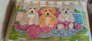 Almofada Bordada Cães - Decoração