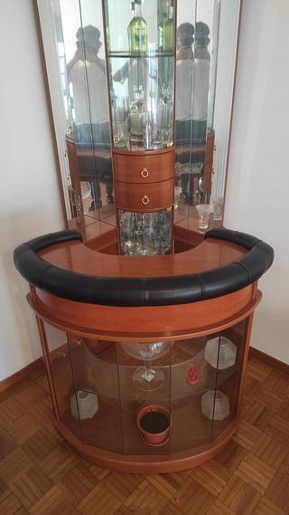 Mueble bar esquinero marrón