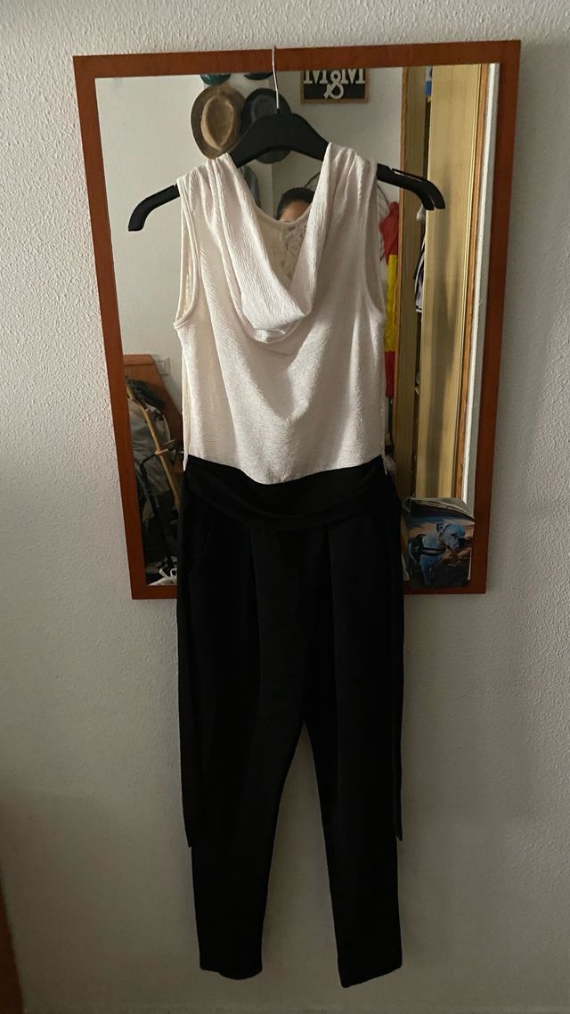 Tuta lunga beige e nera