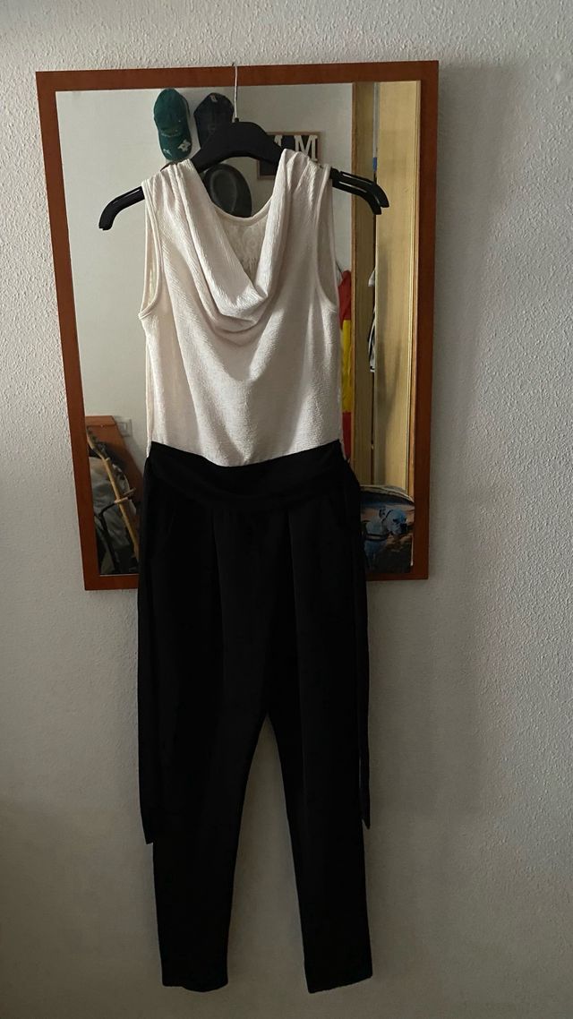 Tuta lunga beige e nera