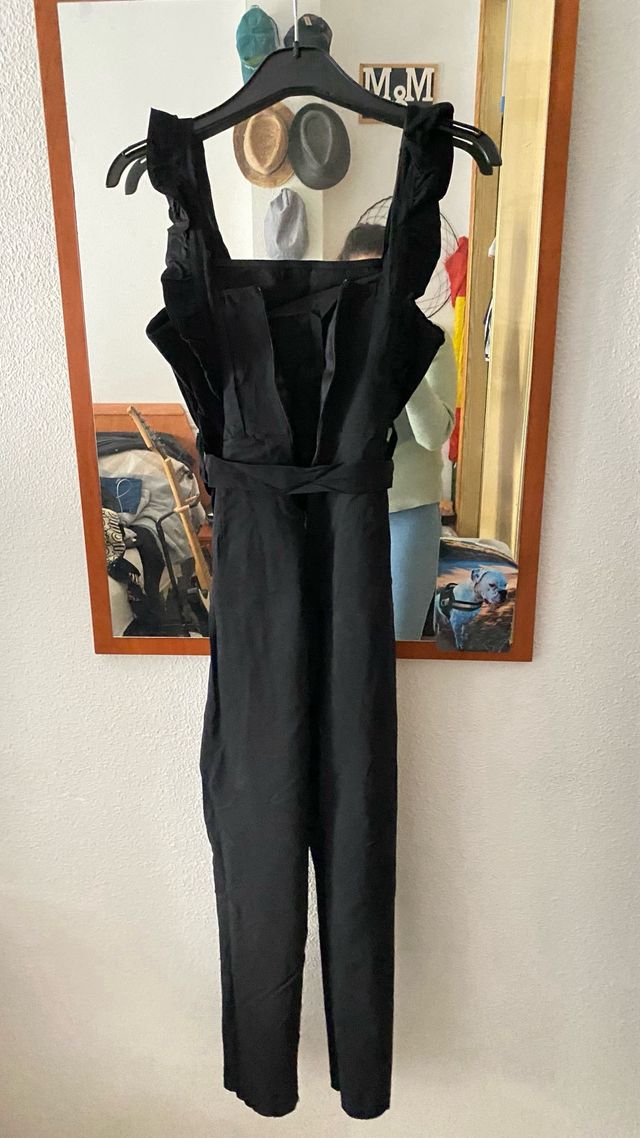 Tuta nera mono - elegante e casual